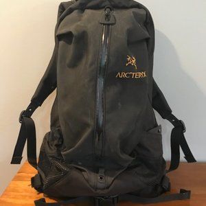 Arc'teryx Arro 22 Backpack with Camelbak